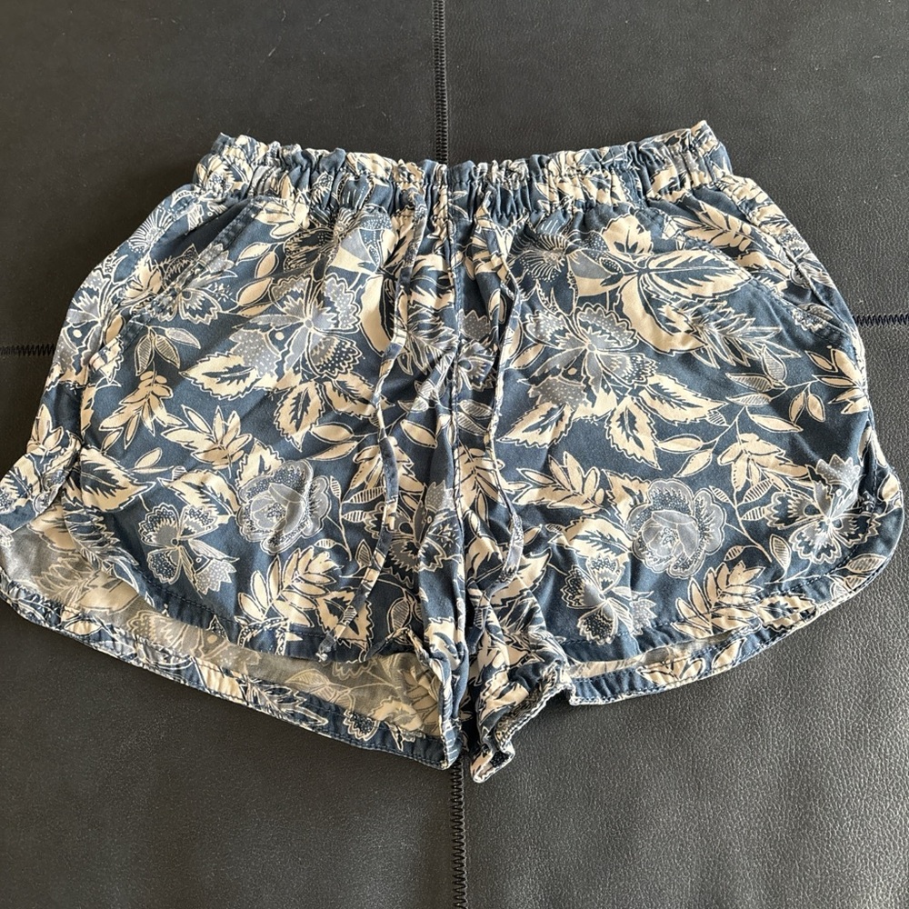 American Eagle Women’s Blue Floral Drawstring Shorts